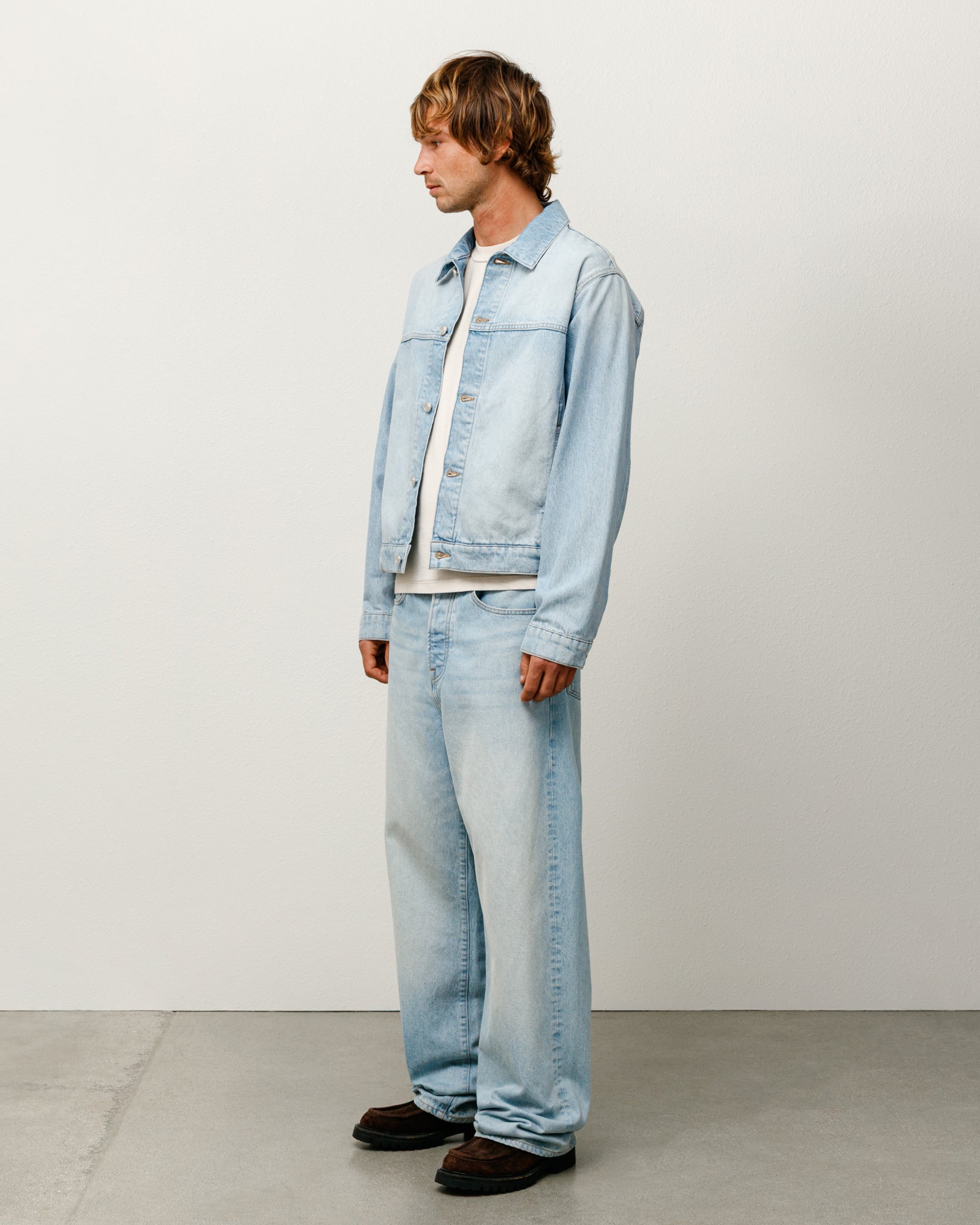 DENIM TRUCKER JACKET